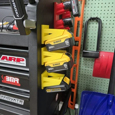 Giá đỡ pin Dewalt 20v tích hợp nam châm