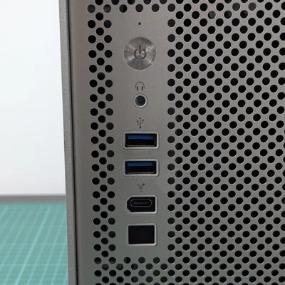 Panel IO mặt trước USB-A và USB-C cho Mac Pro 1.1 "cheese grater"