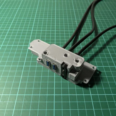 Panel IO mặt trước USB-A và USB-C cho Mac Pro 1.1 "cheese grater"