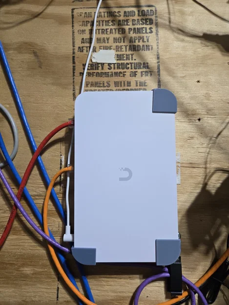 Bộ góc gắn tường dọc cho Ubiquiti Cloud Gateway Fiber - Image 1
