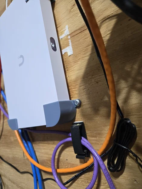 Bộ góc gắn tường dọc cho Ubiquiti Cloud Gateway Fiber - Image 4