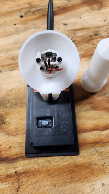 Vỏ hộp trạm lặp LoRa gắn cột chảo vệ tinh kèm giá đỡ pin năng lượng mặt trời - Image 6