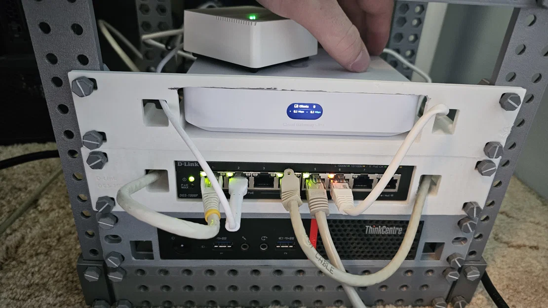 Giá đỡ UCG Ultra 10 inch Rack Mount - Image 1
