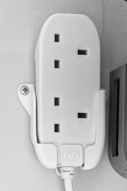 Giá treo ổ cắm điện Masterplug lên tường - Image 1