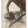 Mô hình 3D người đọc sách với hiệu ứng đầu lơ lửng độc lạ - Thumbnail 1