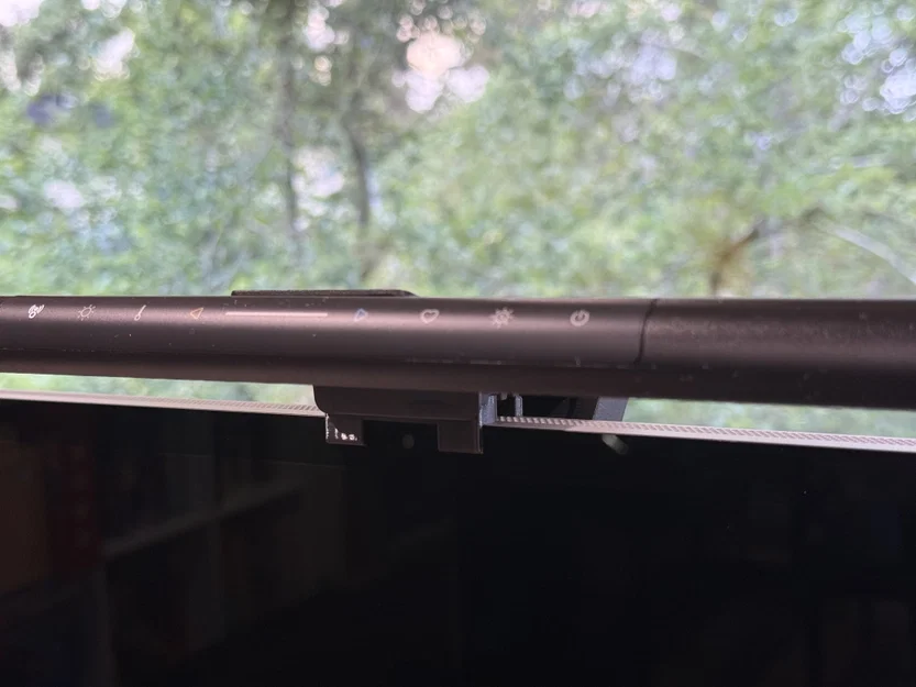 Giá đỡ BenQ Screenbar Pro cho Apple Studio Display - Image 1