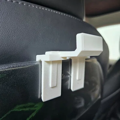 Giá treo máy tính bảng trên ghế sau xe Tesla