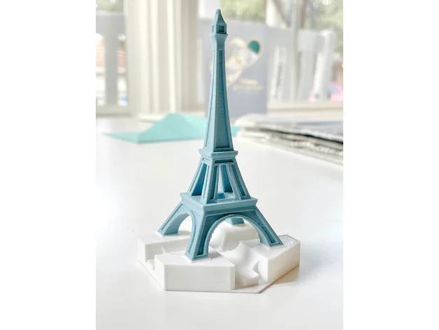Mô hình tháp Eiffel trang trí cho Gravitrax