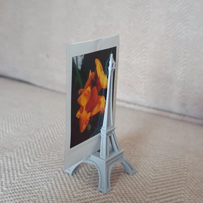 Giá đỡ ảnh hình tháp Eiffel độc đáo cho ảnh Instax
