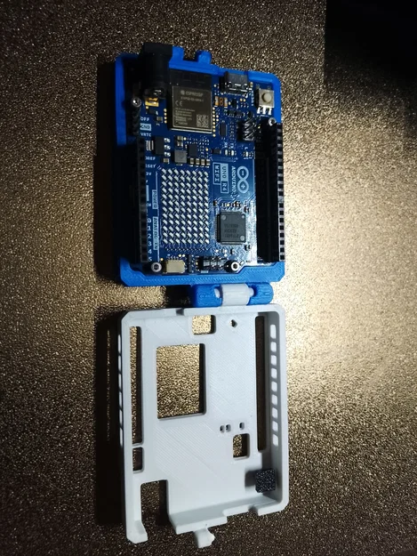 Vỏ hộp Arduino UNO R4 WIFI (Khớp gài/Bản lề & Khóa) - Image 5
