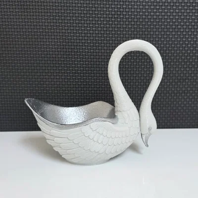 Tô hình thiên nga (Swan bowl)