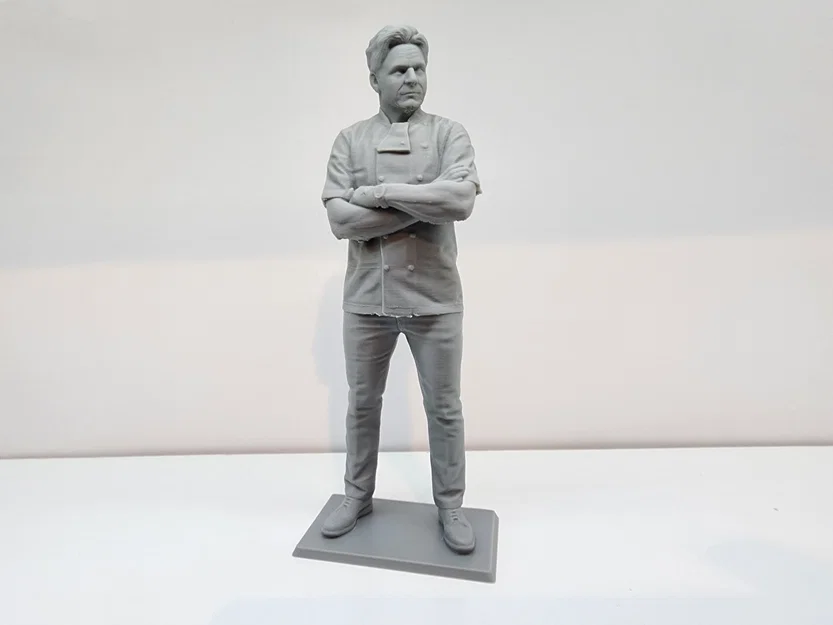 Mô hình 3D đầu bếp Gordon Ramsay Hell's Kitchen để bàn - Image 2