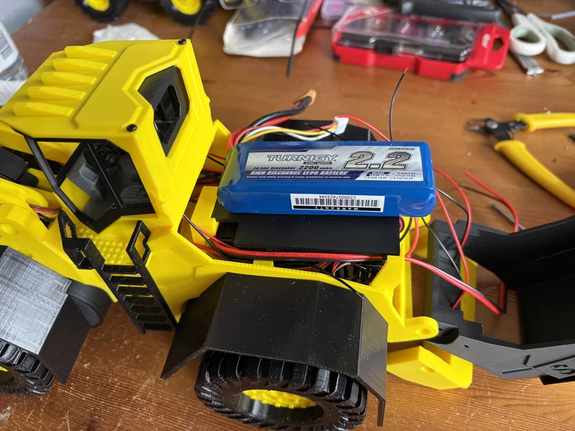 Khay đỡ pin phẳng cho xe xúc lật RC in 3D (Flat Battery Holder) - Image 1