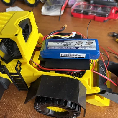 Khay đỡ pin phẳng cho xe xúc lật RC in 3D (Flat Battery Holder)