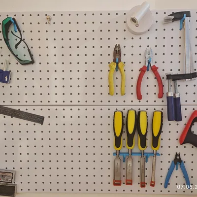 Bộ móc treo dụng cụ cho bảng đục lỗ (pegboard) 5mm tiện dụng