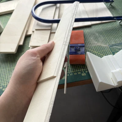Khuôn dẫn hướng cắt góc (Miter Jig) cho cưa lọng dùng cho ván mỏng