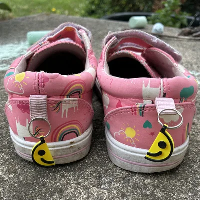 Dụng cụ giúp bé mang giày đúng chiều (Shoe Sider)