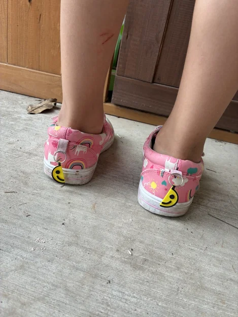 Dụng cụ giúp bé mang giày đúng chiều (Shoe Sider) - Image 2