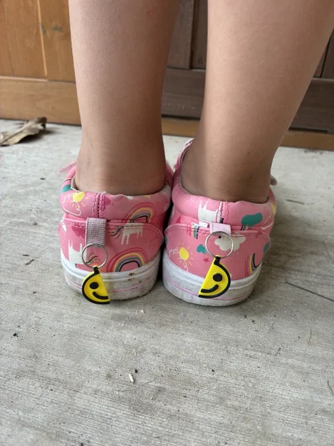 Dụng cụ giúp bé mang giày đúng chiều (Shoe Sider) - Image 3