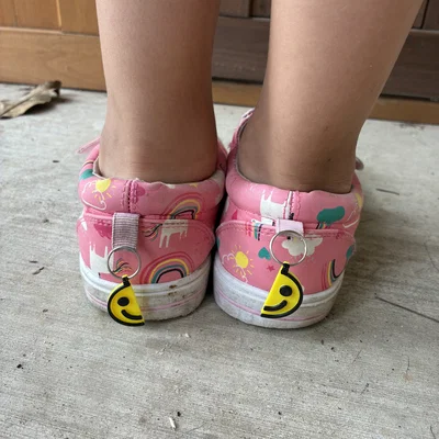Dụng cụ giúp bé mang giày đúng chiều (Shoe Sider)