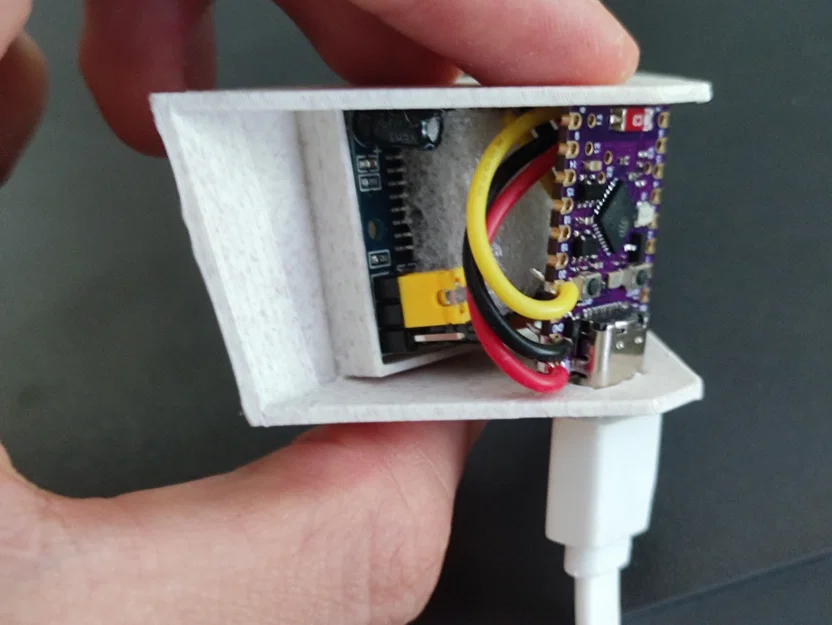 Vỏ gắn góc tường cho cảm biến PIR và ESP32 - Image 3