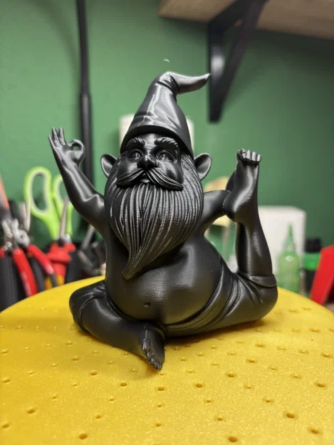 Tượng Chú Lùn Yoga (Yoga Gnome) Trang Trí Để Bàn Độc Đáo - Image 1