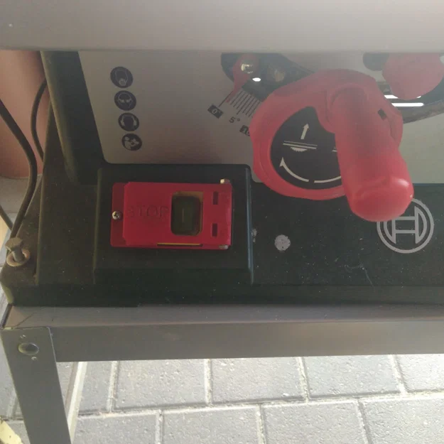 Nắp bảo vệ nút dừng khẩn cấp in 3D cho máy cưa Bosch PTS 10 - Image 1