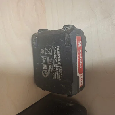 Giá treo pin Metabo 14.4V - Phụ kiện thông minh cho xưởng
