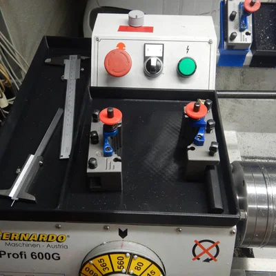 Khay để dụng cụ gắn trên ụ trục chính cho máy tiện Bernardo P600G