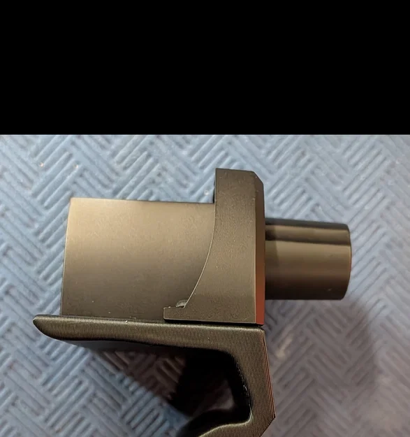 Rivian: Giá treo núm chỉnh Sub Kicker vào khay để đồ - Image 1