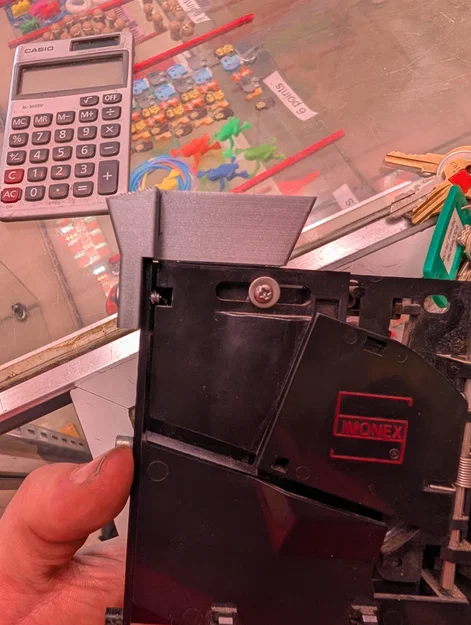 Phễu dẫn xu/Quarter Guide cho coin mech arcade Skee-Ball Model S (1992) - Image 5