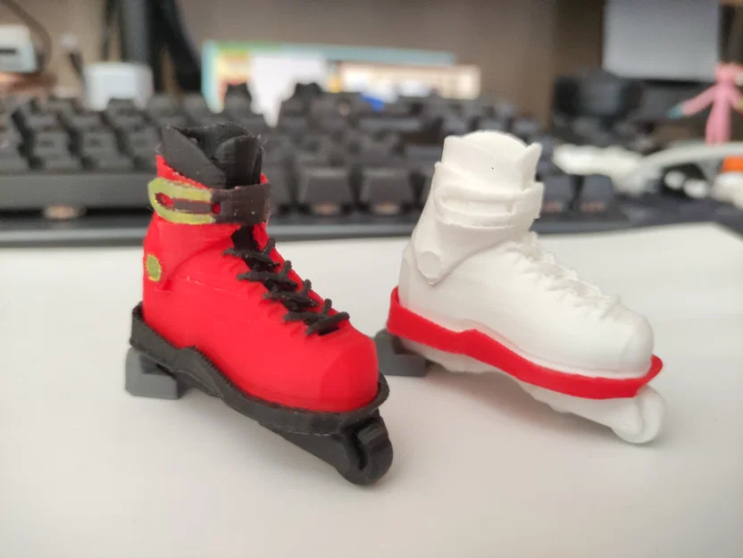 Móc khóa đồ chơi Roces M12 Inline Skate (toy keyholder) - Image 1
