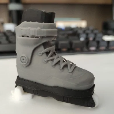 Móc khóa đồ chơi Inline Skate Iqon ACT (Iqon ACT Inline Skate toy keyholder)