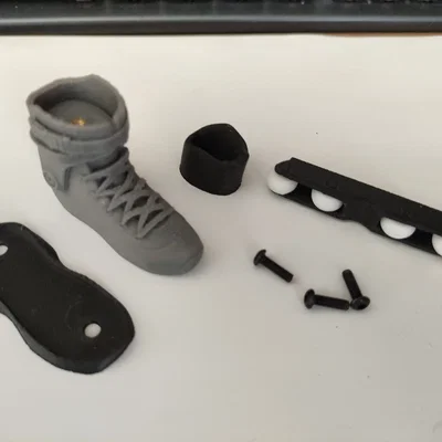 Móc khóa đồ chơi Inline Skate Iqon ACT (Iqon ACT Inline Skate toy keyholder)