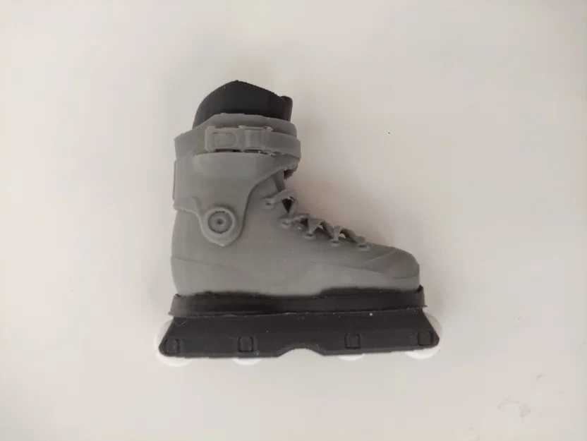 Móc khóa đồ chơi Inline Skate Iqon ACT (Iqon ACT Inline Skate toy keyholder) - Image 4