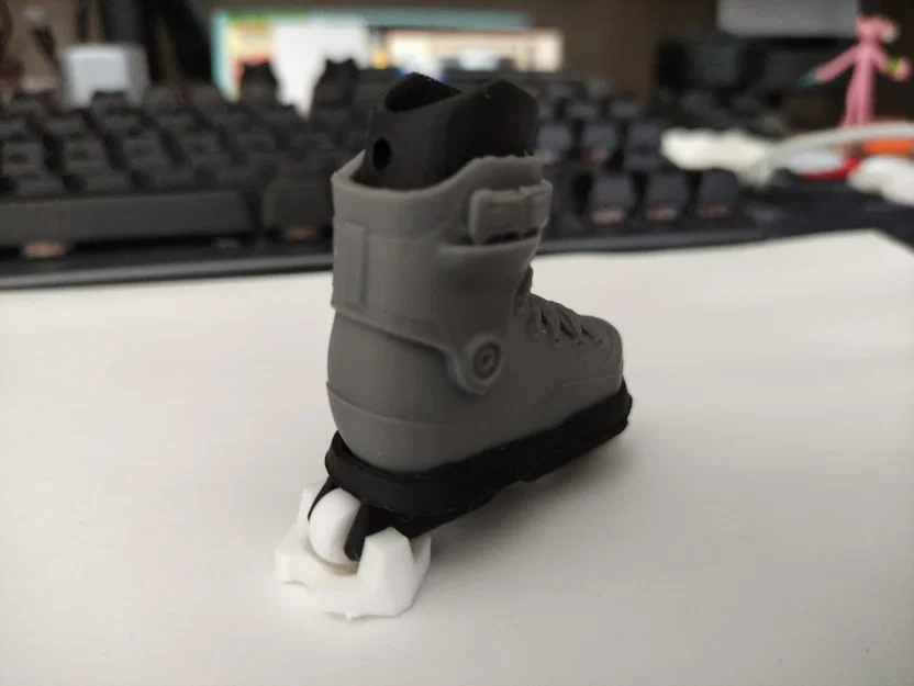 Móc khóa đồ chơi Inline Skate Iqon ACT (Iqon ACT Inline Skate toy keyholder) - Image 5