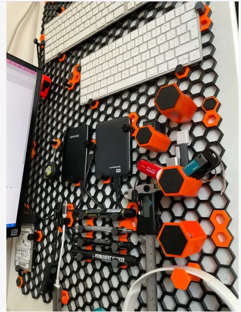 Bảng treo tường tổ ong Honeycomb Storage Wall tùy biến cho mọi không gian - Image 1