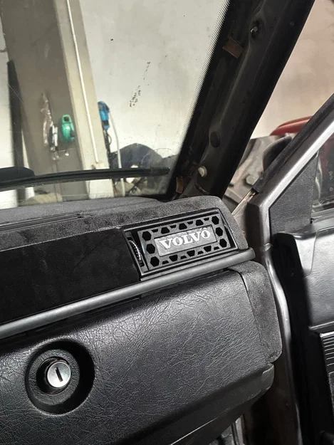 Volvo 740 – Giá để ly gắn khe gió (Air vent cupholder) - Image 1