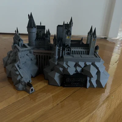 Lâu đài Hogwarts ban đêm (màu) – AMS