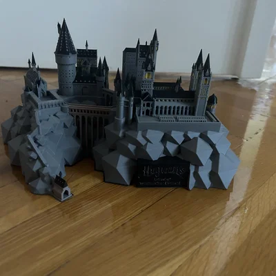 Lâu đài Hogwarts ban đêm (màu) – AMS