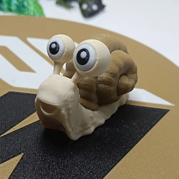 Snail Buddy – Mô Hình Dễ Thương & Đồ Chơi Trang Trí Bàn Làm Việc - Image 2