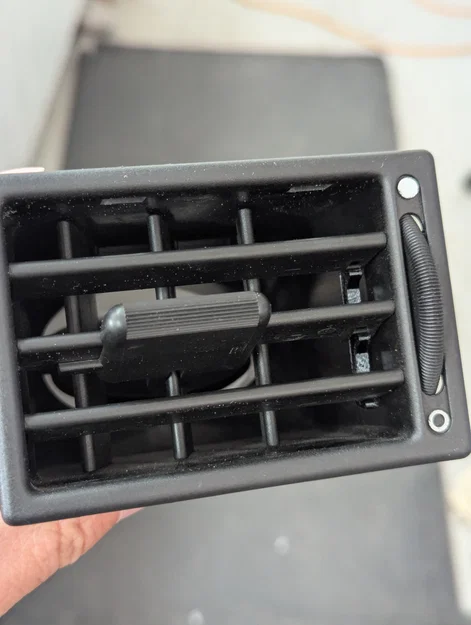 Ngàm/kẹp nối cửa gió Porsche 911 (1984–1989) – vent connector clip - Image 2