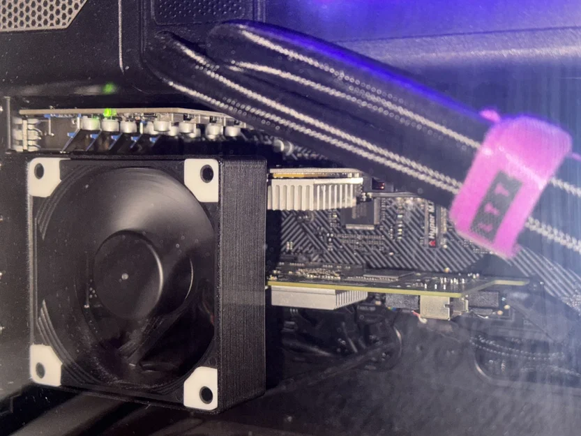 Giá đỡ quạt 80mm lắp khe PCI-E - Image 1