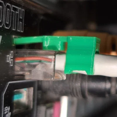 Giải pháp sửa chữa lẫy khóa cáp mạng RJ45 bị gãy đơn giản