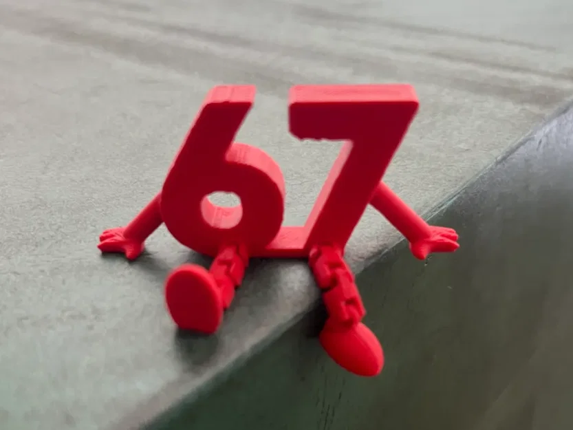 Mô hình con số 67 cách điệu ngộ nghĩnh trang trí để bàn - Image 1