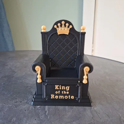 King of the Remote – Giá đỡ Remote hình Ngai Vàng