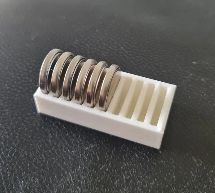 Khay đựng pin CR2032: Giải pháp sắp xếp pin nhỏ gọn cho góc làm việc - Image 1