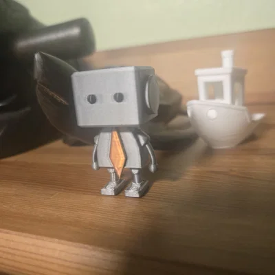 Mô hình Robot with a Tie - Chú robot nhỏ xinh cho bàn làm việc