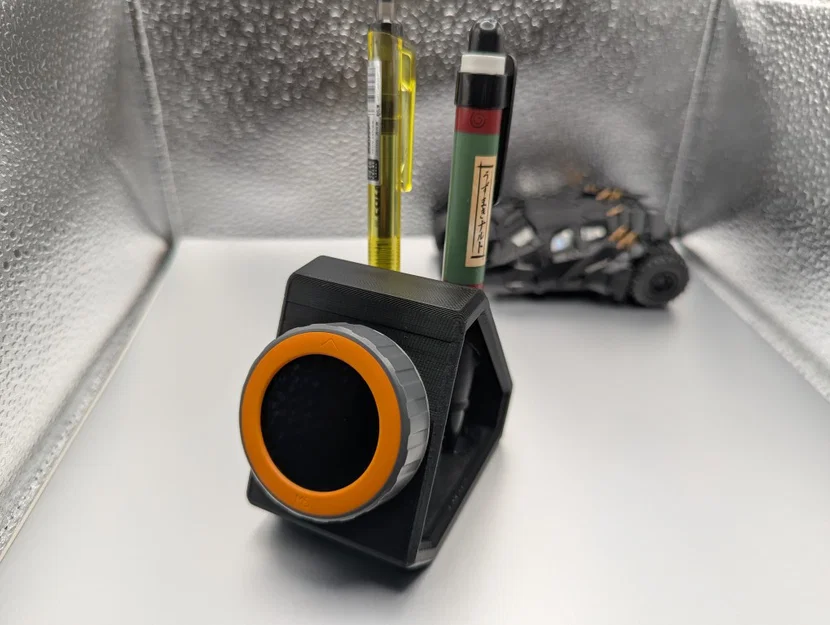 Giá đỡ để bàn M5Stack Dial kèm khay cắm bút và rãnh đi dây USB-C - Image 1