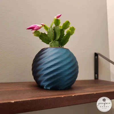 Chậu cây Retro Pixelated Spiral Planter